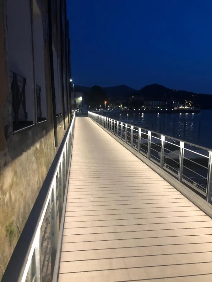 Residenza Di Prestigio In Riva Al Lago Marone Primo Piano Apartment