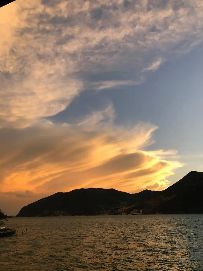 Residenza Di Prestigio In Riva Al Lago Marone Primo Piano