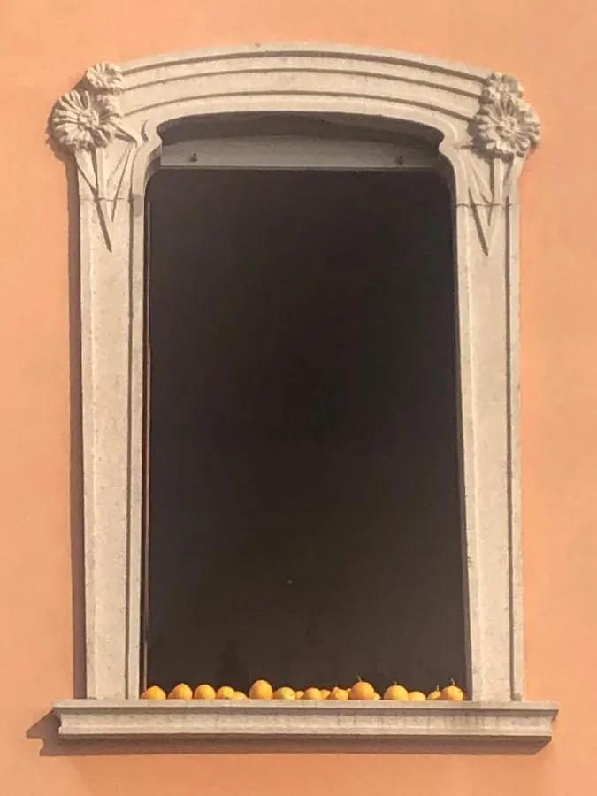 Residenza Di Prestigio In Riva Al Lago Marone Primo Piano