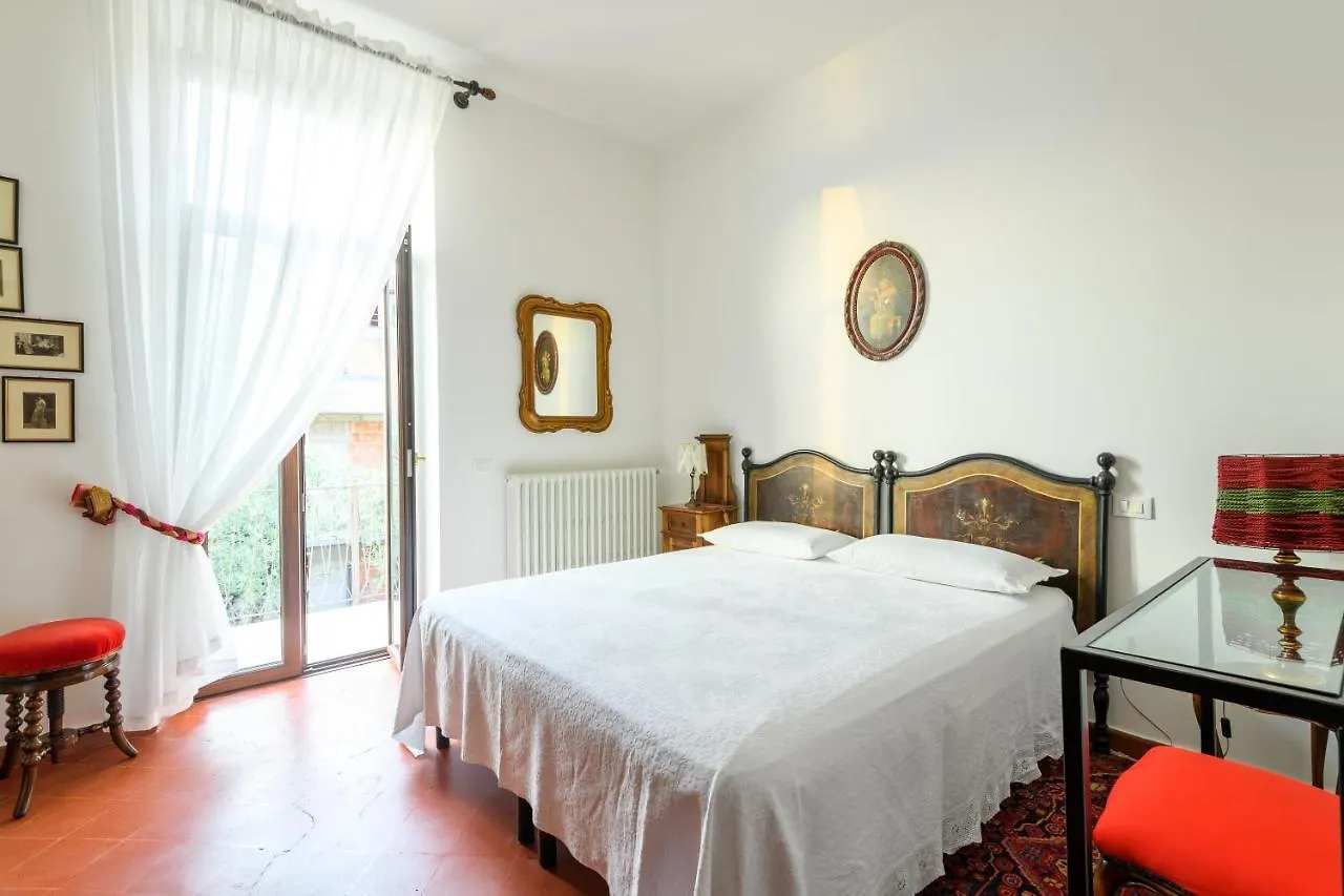 Residenza Di Prestigio In Riva Al Lago Marone Primo Piano
