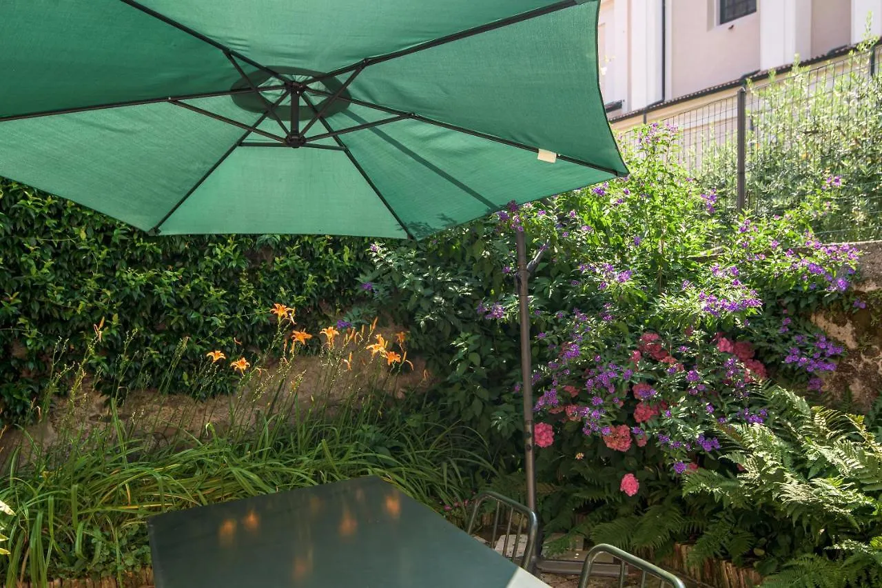 Residenza Di Prestigio In Riva Al Lago Marone Primo Piano Apartment