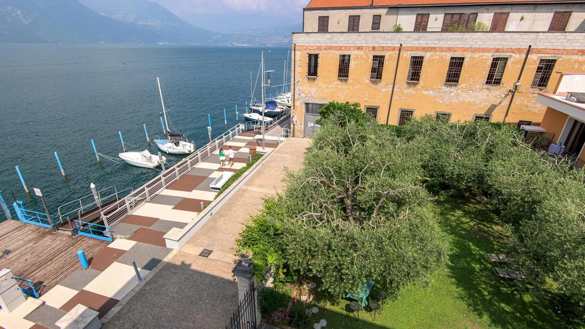 Apartment Residenza Di Prestigio In Riva Al Lago Marone Primo Piano Italien