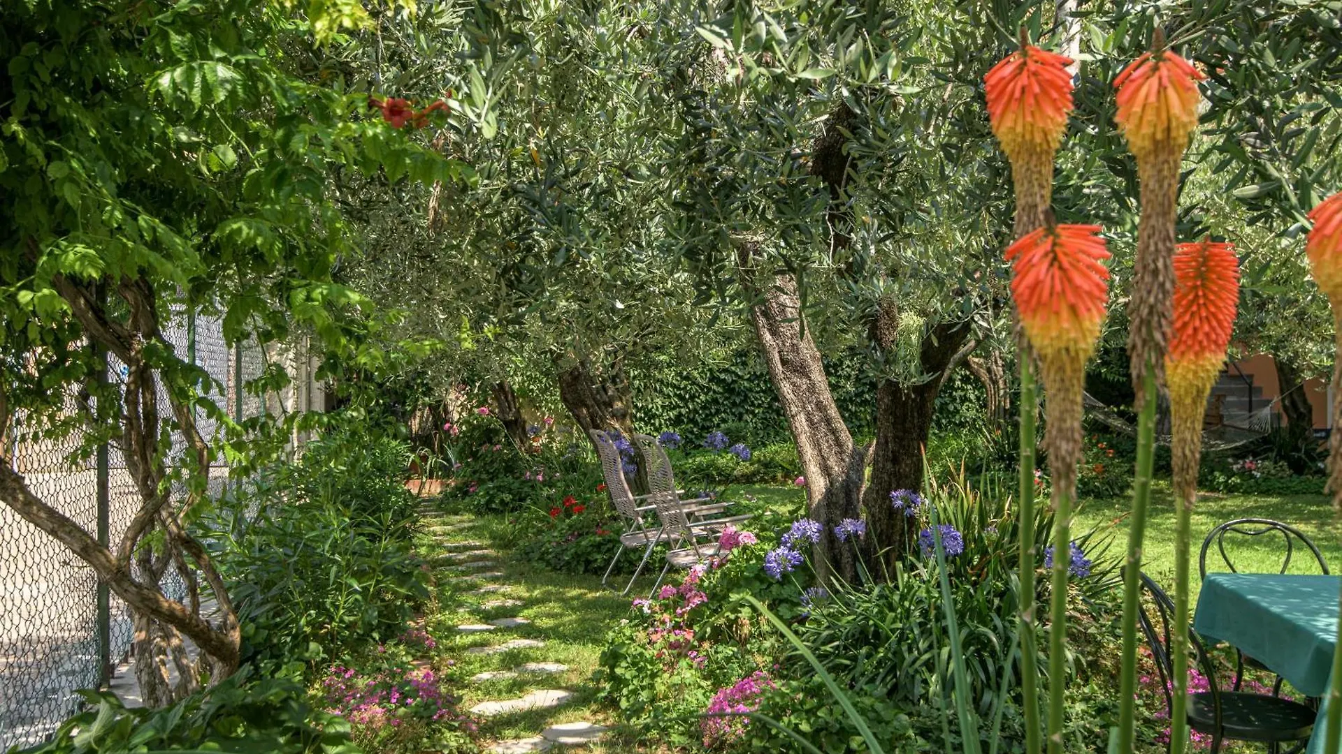 Residenza Di Prestigio In Riva Al Lago Marone Primo Piano
