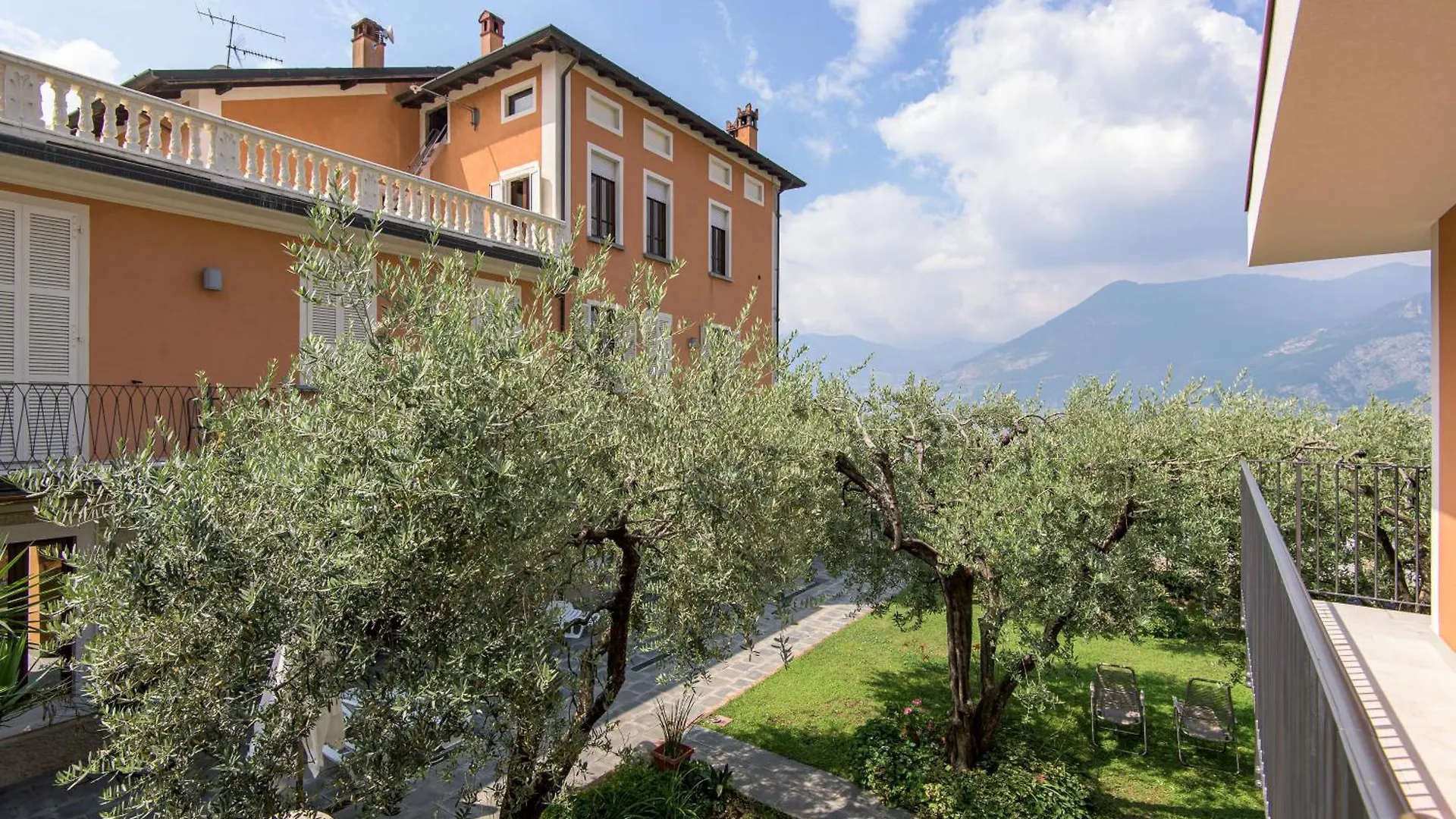 Apartment Residenza Di Prestigio In Riva Al Lago Marone Primo Piano