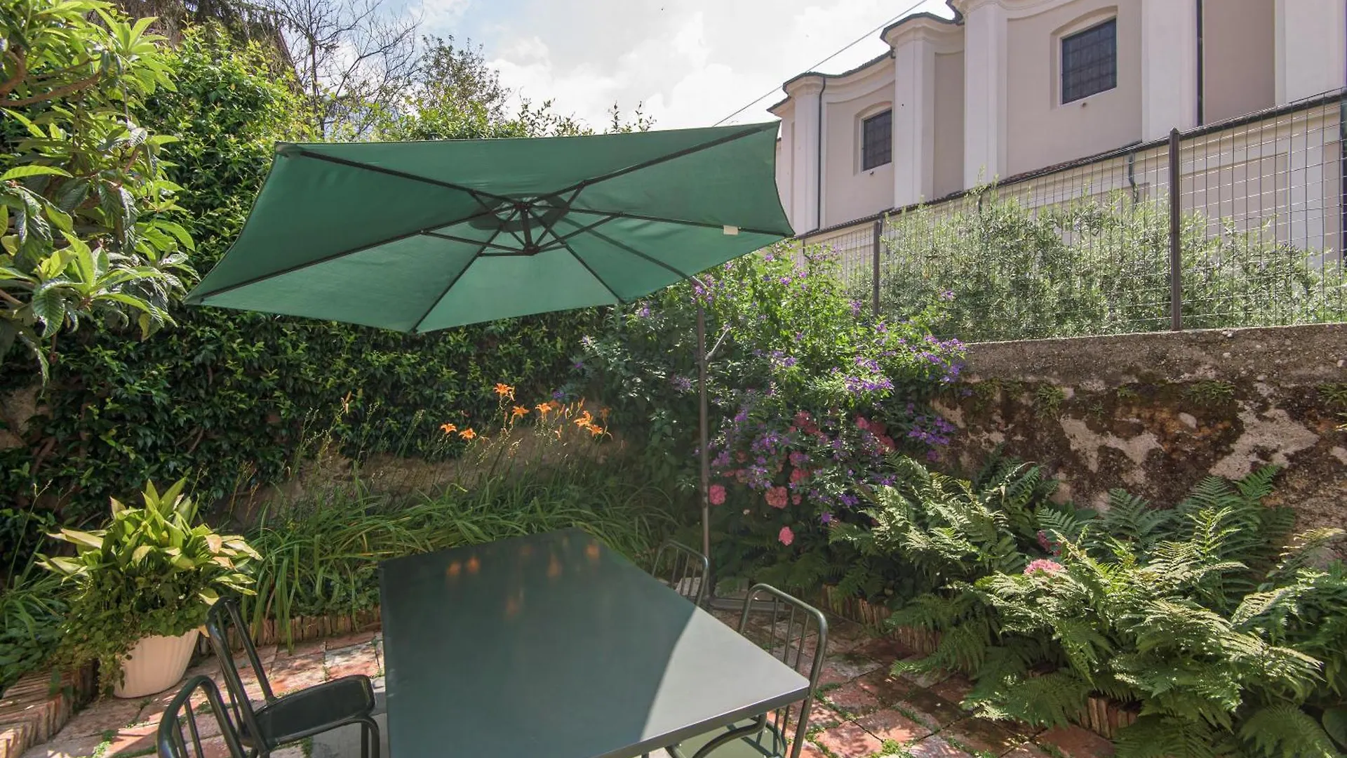 Residenza Di Prestigio In Riva Al Lago Marone Primo Piano 0*,