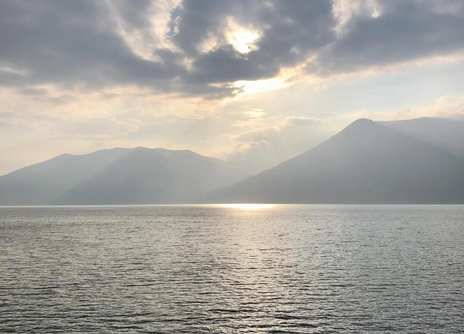 In Riva Al Lago Di Iseo Residenza Primo Piano Marone 0*,