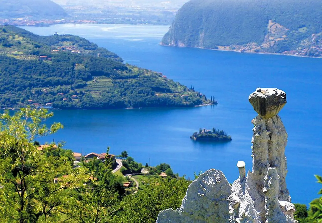 Residenza Di Prestigio In Riva Al Lago Marone Primo Piano Italien