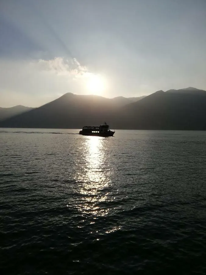 In Riva Al Lago Di Iseo Residenza Primo Piano Marone 0*,  Italien