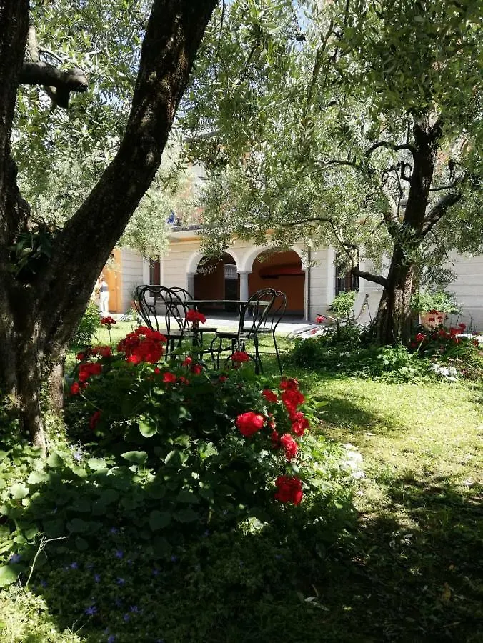 Residenza Di Prestigio In Riva Al Lago Marone Primo Piano Apartment