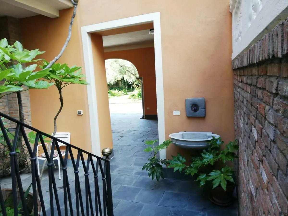 Residenza Di Prestigio In Riva Al Lago Marone Primo Piano 0*,