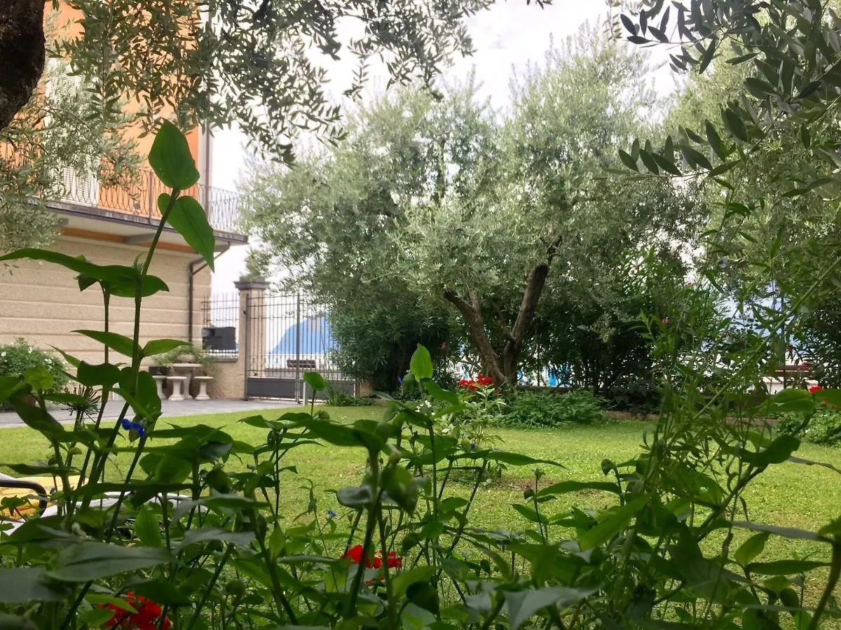 Residenza Di Prestigio In Riva Al Lago Marone Primo Piano Italie
