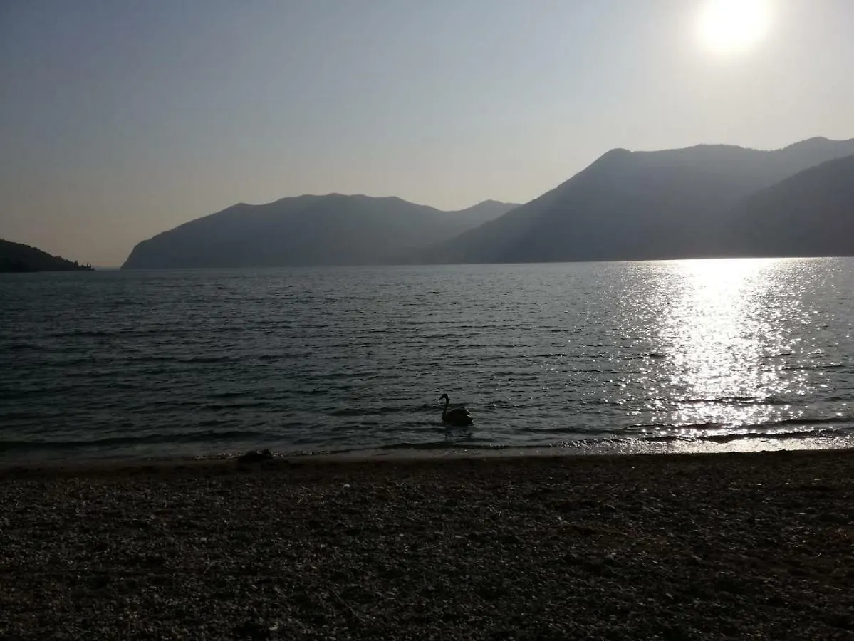 Appartement Residenza Di Prestigio In Riva Al Lago Marone Primo Piano