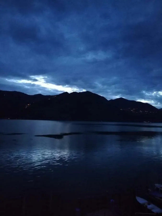 Appartement Residenza Di Prestigio In Riva Al Lago Marone Primo Piano