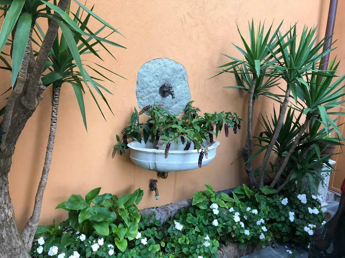 Residenza Di Prestigio In Riva Al Lago Marone Primo Piano