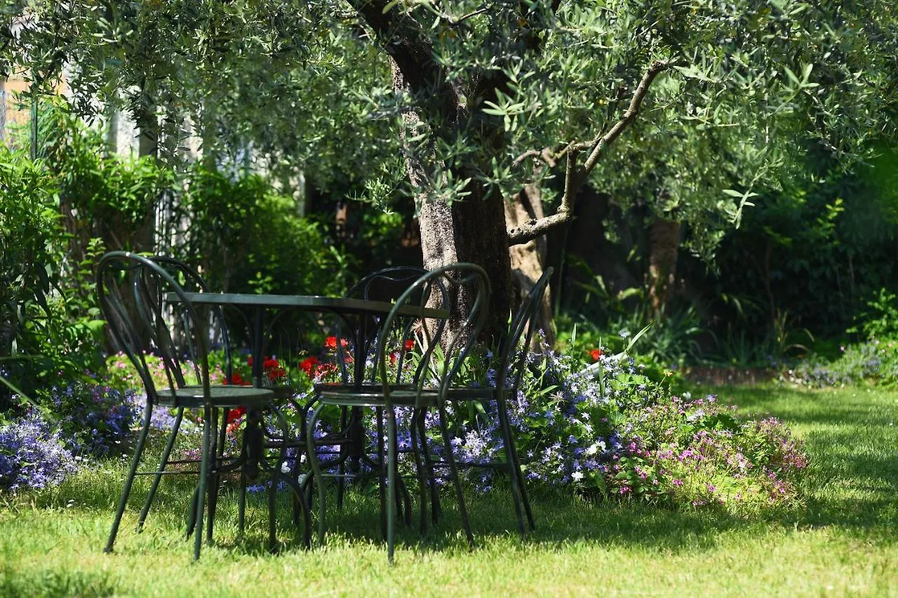 Residenza Di Prestigio In Riva Al Lago Marone Primo Piano Appartement