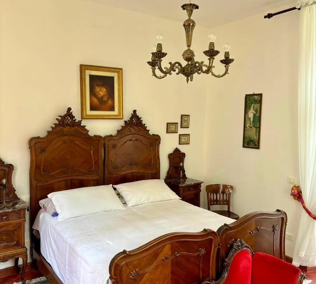 In Riva Al Lago Di Iseo Residenza Primo Piano Marone Italy